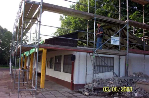 Aufstockung des Vereinsheims im Juni 2003