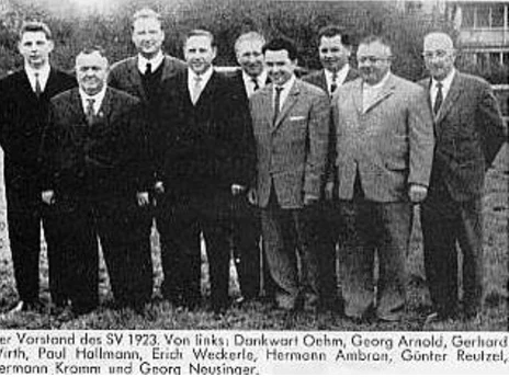 Der damalige Vorstand des SV 1923. Von links: Dankwart Oehm, Georg Arnold, Gerhard Wirth, Paul Hallmann, Erich Weckerle, Hermann Ambron, Günter Reutzel, Hermann Kromm und Georg Neusinger.